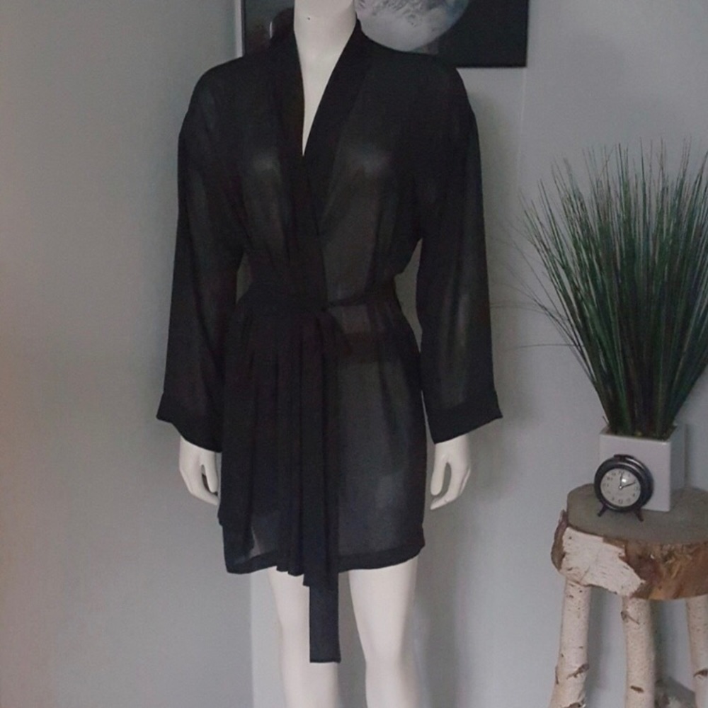 VS black robe